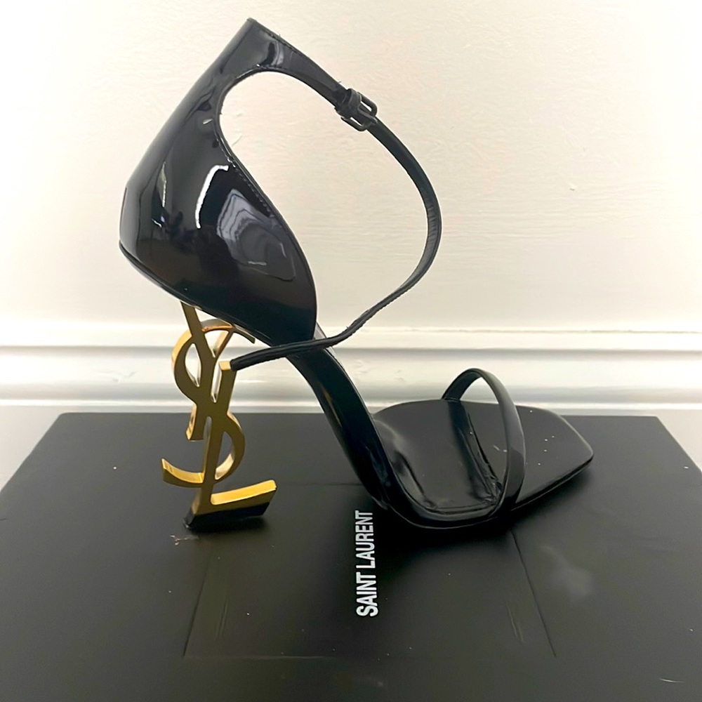 OPYUM SANDALS IN PATENT LEATHER WITH GOLD-TONE HEEL